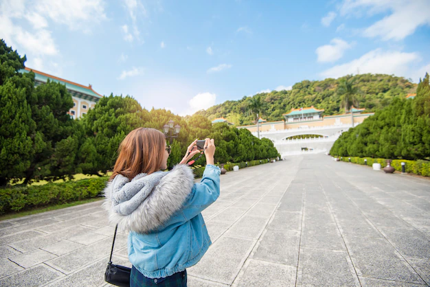 Beautiful Tourist Woman Is Photographing Famous Place Taipei Taiwan 33799 2964